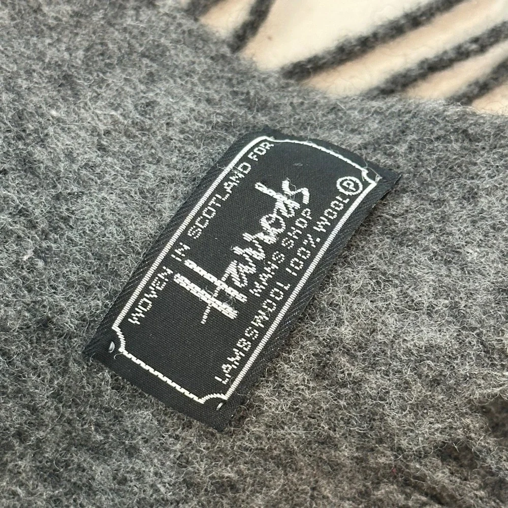 Harrods Scarf Mens Gray 100% Wool England Fringe Embroidered Logo Classic Luxury